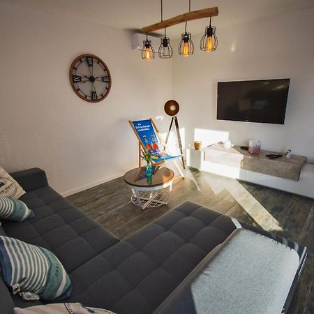 Deluxe 2 Bedroom Apartment With Sea View Baška Voda Zewnętrze zdjęcie