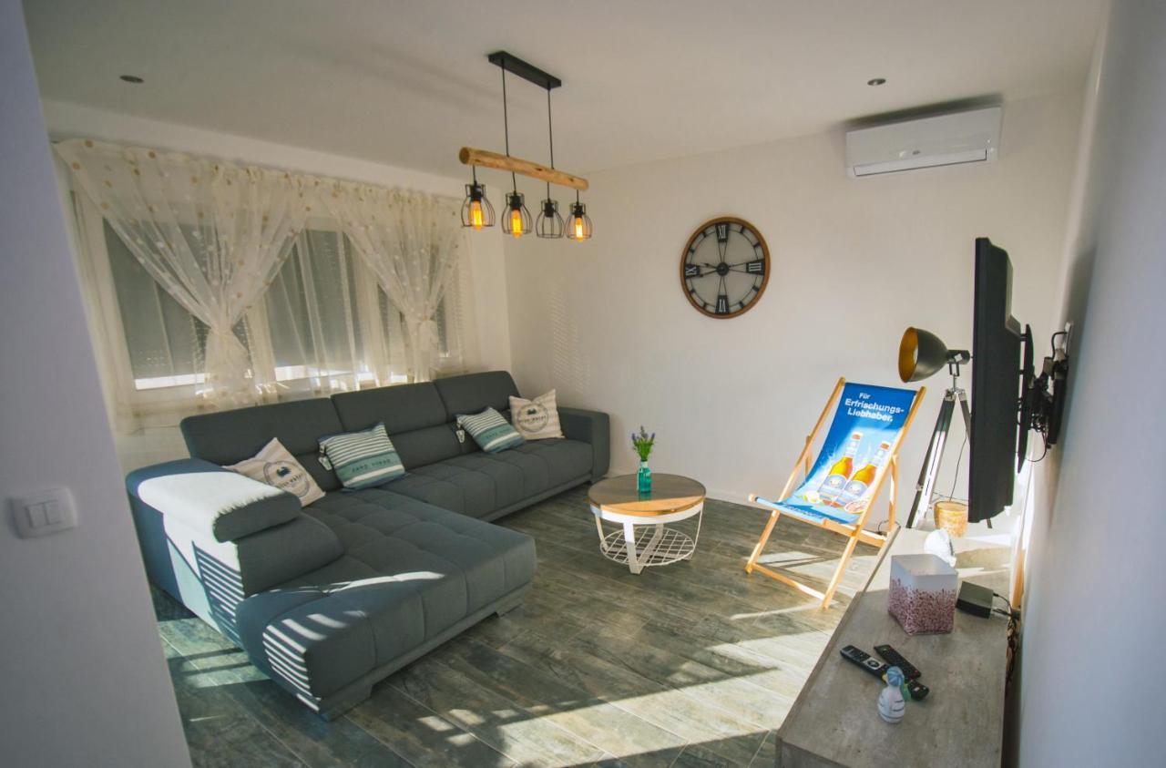 Deluxe 2 Bedroom Apartment With Sea View Baška Voda Zewnętrze zdjęcie